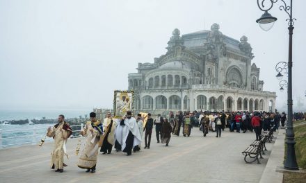 „Calea Sfinților”, procesiune religioasă pe faleza Cazinoului din Constanța