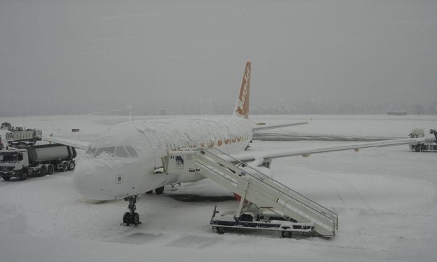 Probleme la Otopeni: avioane întârziate din cauza ninsorii