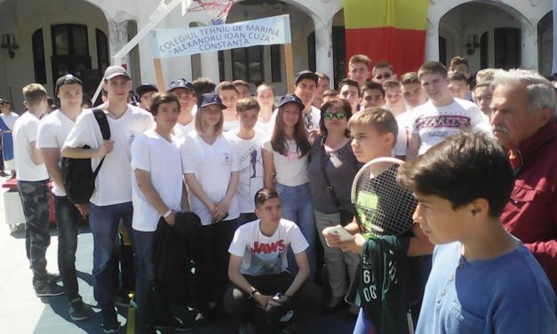 Elevii din Constanța acuză administrația locală că i-a obligat să participe la parada de Ziua Orașului