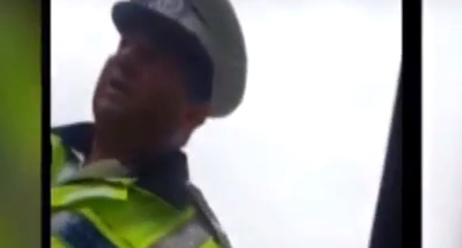 Polițist local, filmat în timp ce amenința un șofer: „Vă dau amendă din ambiție!”