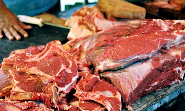 Atenție la ce cumpărați! Inspectorii DSV Constanța au confiscat peste 6 tone de carne expirată