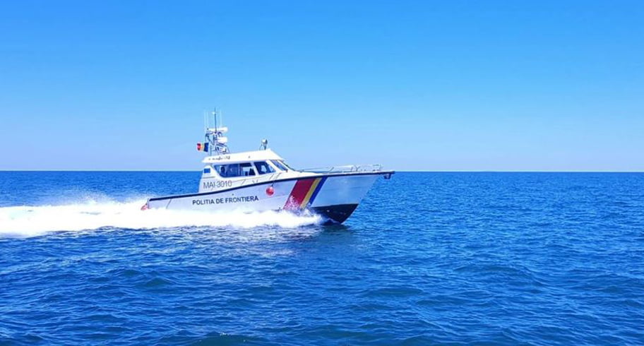 Ambarcațiune de pescuit cu trei persoane, dispărută pe mare, în zona Mangalia