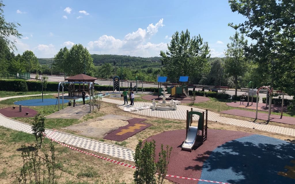 Locurile de joacă pentru copii din Cernavodă, reabilitate de Primărie