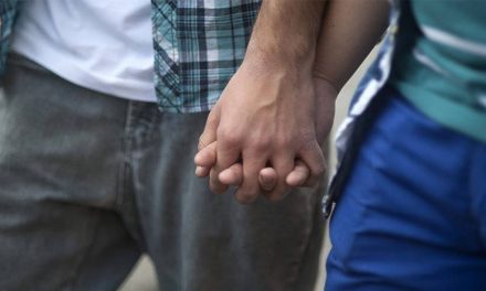 Șapte cupluri gay au dat în judecată statul român la CEDO. Cer să le fie recunoscute familiile