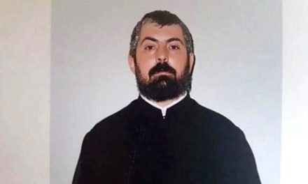 Preotul arestat pentru pornografie infantilă avea ID-ul de Instagram al unei fetițe notat pe un calendar în altarul bisericii