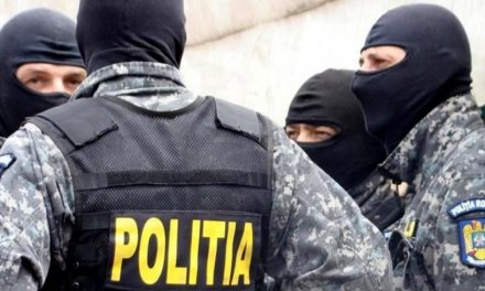 Șeful luptătorilor SAS Iași, acuzat că le-a trimis poze cu el dezbrăcat subalternilor: „Așa ar trebui să arate un bărbat adevărat!”