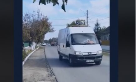 VIDEO / Localnicii dintr-o comună constănțeană chemați ca la circ, cu megafoane, să o întâmpine pe Dăncilă