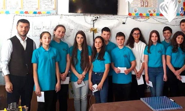 Elevii și profesorii din Ovidiu au primit burse de performanță din partea Primăriei