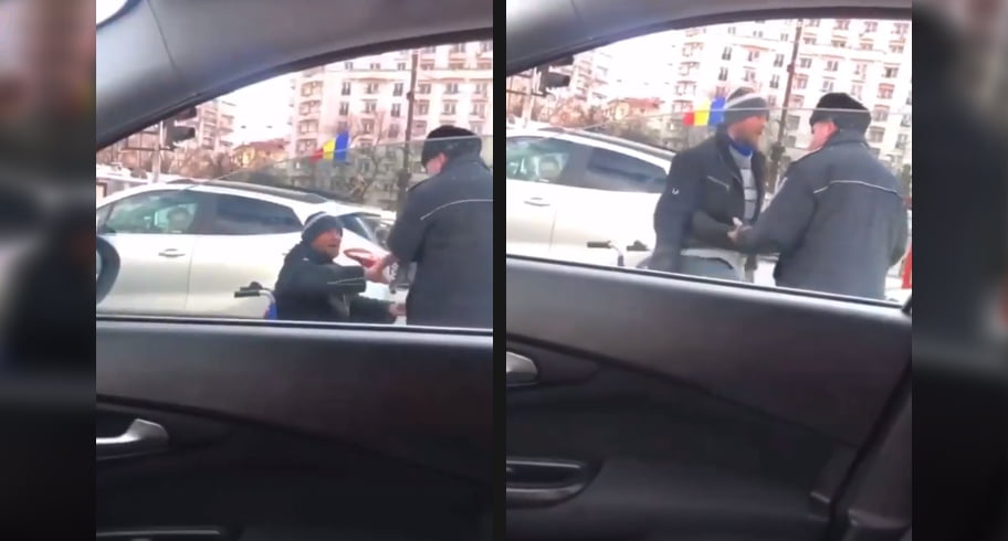 VIDEO. Un cerșetor se ridică din scaunul cu rotile și amenință un polițist local