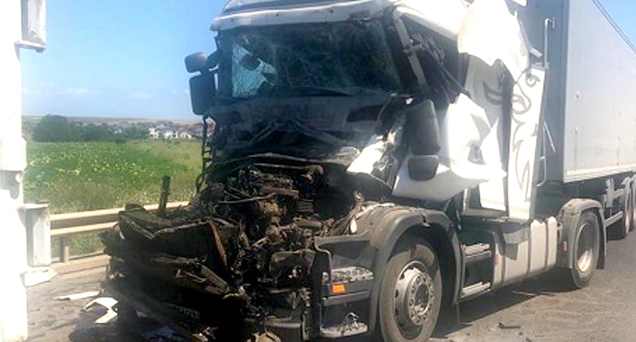 O persoană rănită în urma unui accident cu trei camioane pe A4 Ovidiu-Agigea