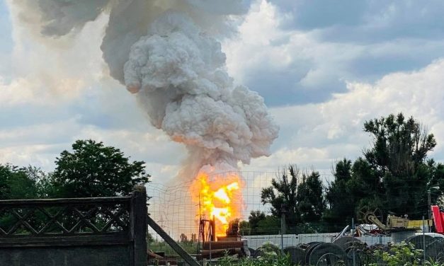 VIDEO și FOTO / Explozii puternice în zona industrială   a Constanței