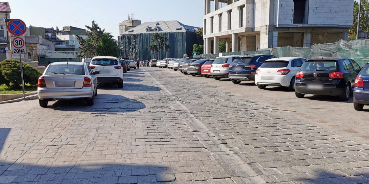 Primăria scoate pavajul de granit din zona Peninsulară (strada spre Piața Ovidius) și toarnă asfalt
