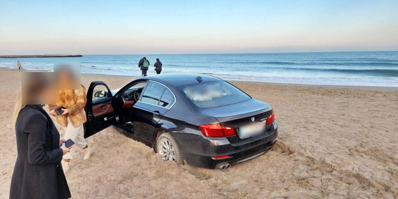 Piți cu BMW amendată cu 10.290 lei după ce a rămas blocată pe plaja Modern