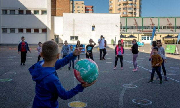 Constanța. Acces pentru copii pe terenurile de sport din curțile școlilor și în afara orelor de program