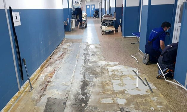 Linoleumul vechi și jegos din Urgența Spitalului Județean, schimbat cu un material din PVC antibacterian